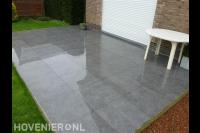 Terras van keramische tegels