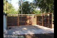 Schutting met schermen van wilgentenen