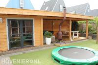 Tuinhuis met veranda en tuinhaard
