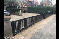 Hekwerk met automatische poort