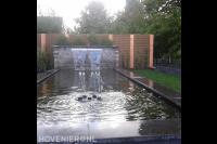 Vijver met watermuur