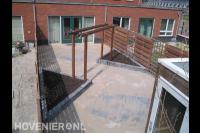 Aanleg achtertuin met bestrating, pergola, schutting en plantenbakken