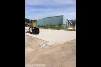 Bedrijfsterrein bestraten