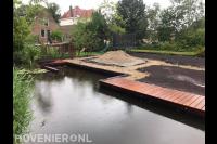 Walbeschoeiing en houten vlonder