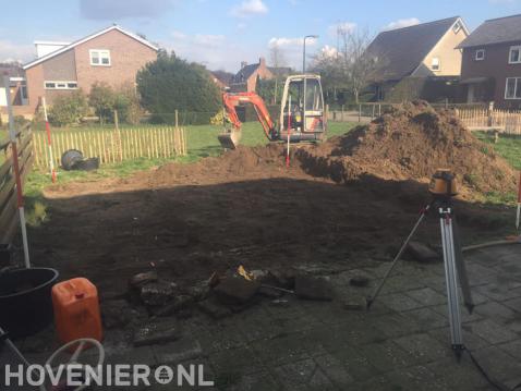 Tuin afgraven met minigraver