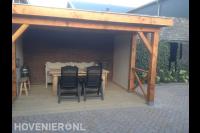 Houten veranda met tuinset