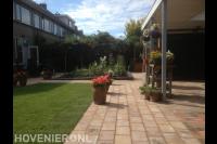 Aanleggen tuin met graszoden, siertegels en carport 2