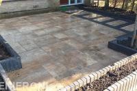 Voortuin bestraten met siertegels en waaltjes 2