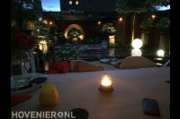 Oosterse tuin met waterloop, stapstenen en bonsai bomen 4