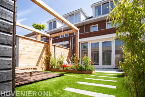 Tuinaanleg met terras, pergola, vlonder en gazon 4