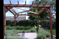 Houten pergola boven terras