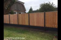 Hout beton schutting plaatsen