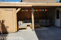 "Stijlvolle Douglas overkapping gecombineerd met berging"