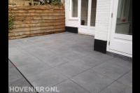 Keramische tegels leggen