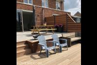 Tuinaanleg met vlonder en verhoogd terras