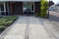 Voortuin met bestrating en kiezels