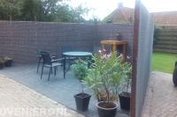 Terras afgeschermd met schanskorf