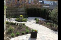 Onderhoudsvriendelijke tuin met houten pergola 1