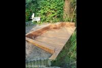 Houten vlonder bij het water