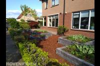 Aanleg nieuwe, onderhoudsvriendelijke voortuin met veel vaste planten