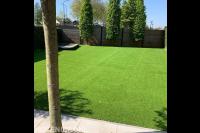 Kunstgras gazon met trampoline