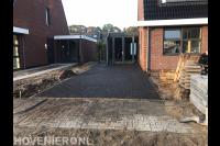 Oprit bestraten met betonklinkers