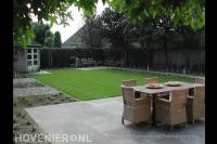 Onderhoudsvriendelijke tuin met terras en gazon