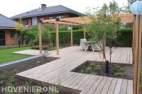 Groot vlonder terras met houten pergola