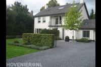 Oprit met verharding van grijs split