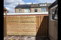 Houten schutting met poort