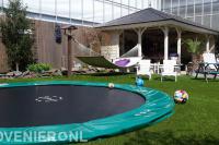 Kunstgras rondom trampoline