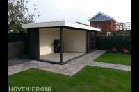 Schuurtje met overkapping