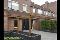 Robuuste houten pergola