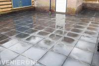 Achtertuin bestraten met betontegels