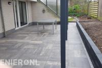 Sierbestrating en goot voor waterafvoer