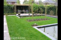 TUinaanleg met bestrating, gazon, vijvers en leibomen
