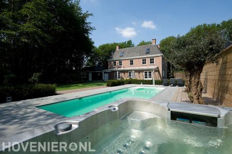 Jacuzzi en bouwkundig zwembad