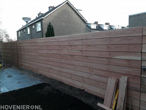 Houten schutting plaatsen