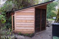 Houten tuinhuis met schuin dak