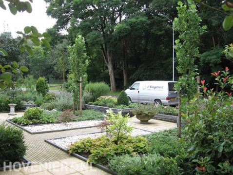 Strakke voortuin met veel groen