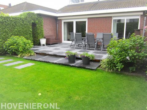 Achtertuin met verhoogd terras 1