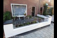 Moderne onderhoudsarme voortuin met sierhekwerk 1