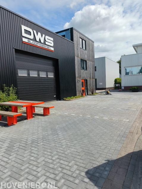 Bestrating oprit bedrijfspand Witte Paal Schagen