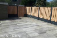 Achtertuin bestraten met keramische tegels