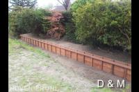 Houten beschoeiing langs tuin 2
