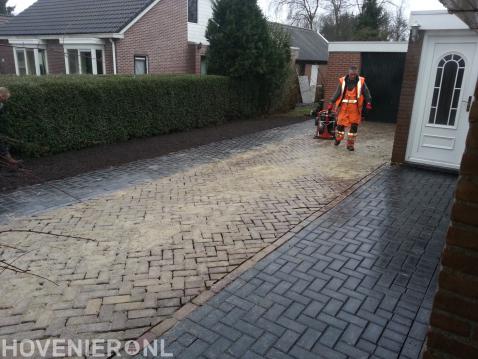 Oprit bestraten met gebakken klinkers en betonklinkers