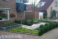 Strakke voortuin 1
