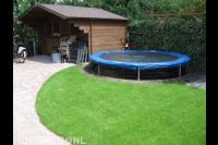 Gazon met trampoline