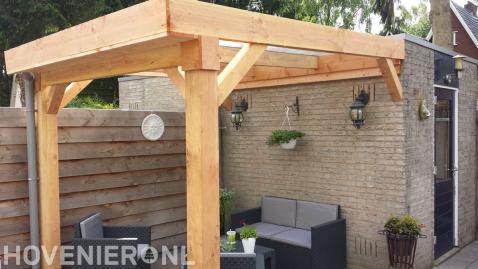 Houten overkapping boven terras