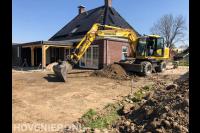 Tuin afgraven met grote kraan